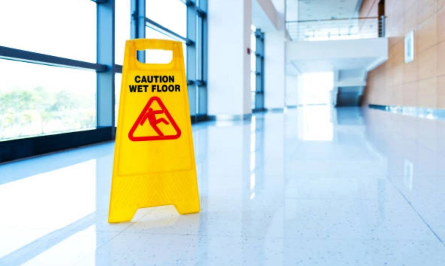 Dombo`s Glasreinigung - Reinigungsdienste - Vorsicht bei nassem Boden