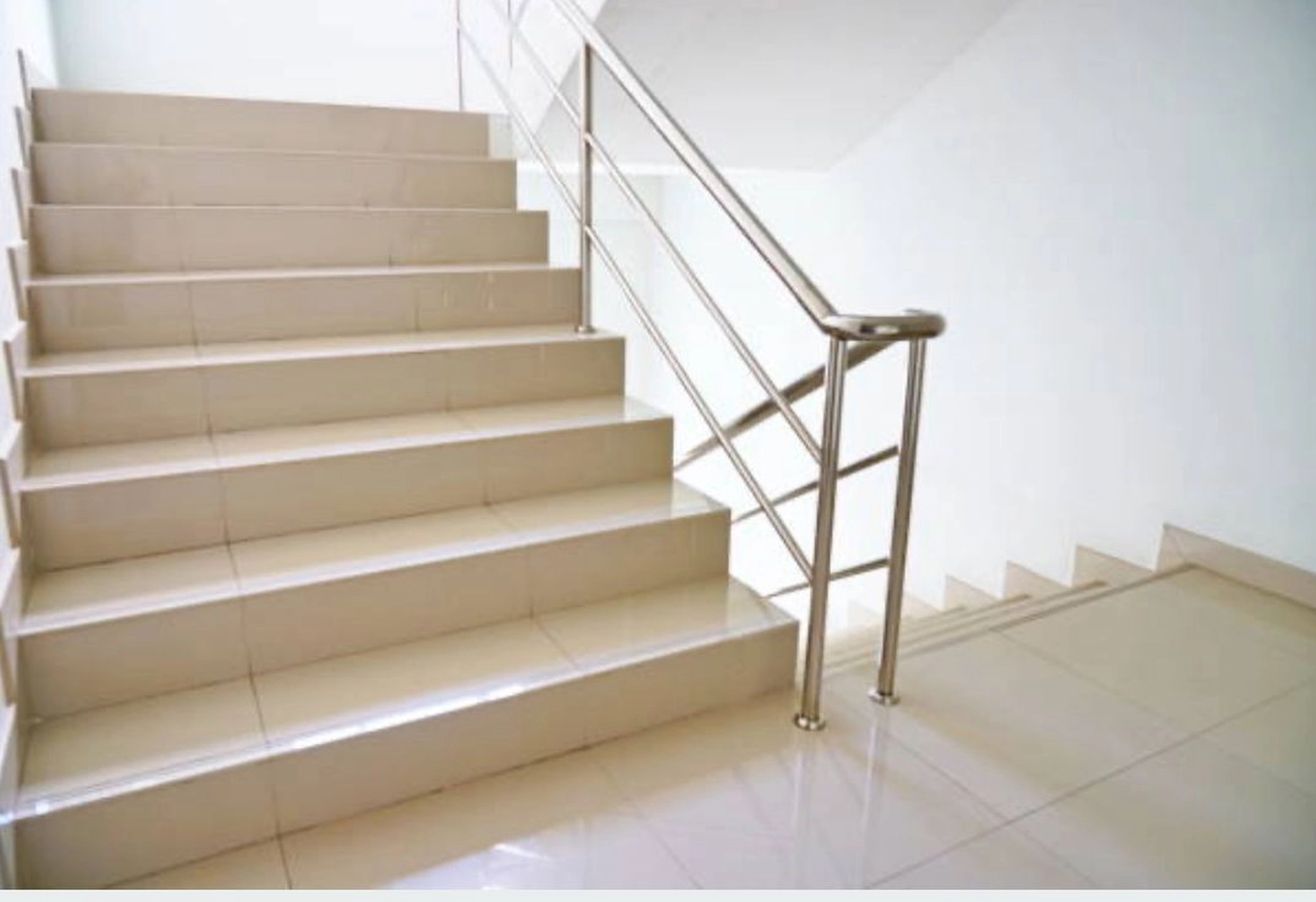 Dombo`s Glasreinigung - Reinigungsdienste - Treppe