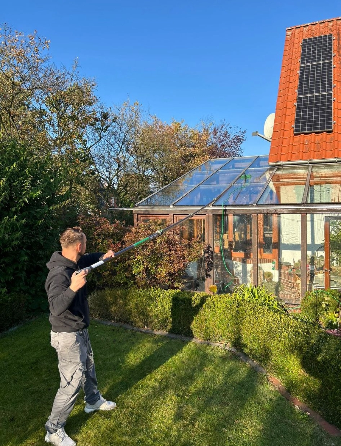 Dombo`s Glasreinigung - Reinigungsdienste - Reinigung mit langer Stange