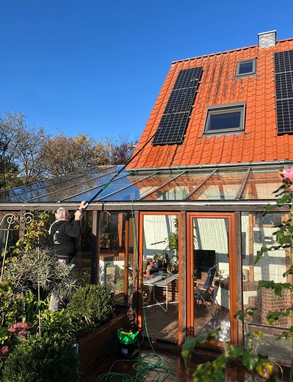 Dombo`s Glasreinigung - Reinigungsdienste - Solarreinigung